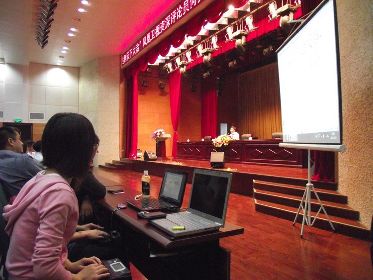 正在進行現場速記的速錄師