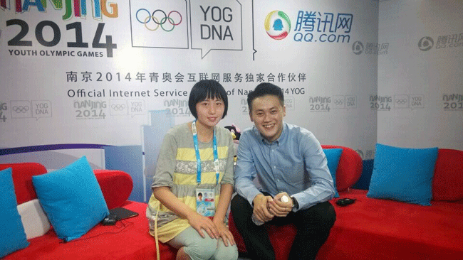 先鋒<a href='http://m.vitorrentz.cc' target='_blank'><a href='http://m.vitorrentz.cc' target='_blank'>速錄</a>師</a>與奧運冠軍陸春龍合影